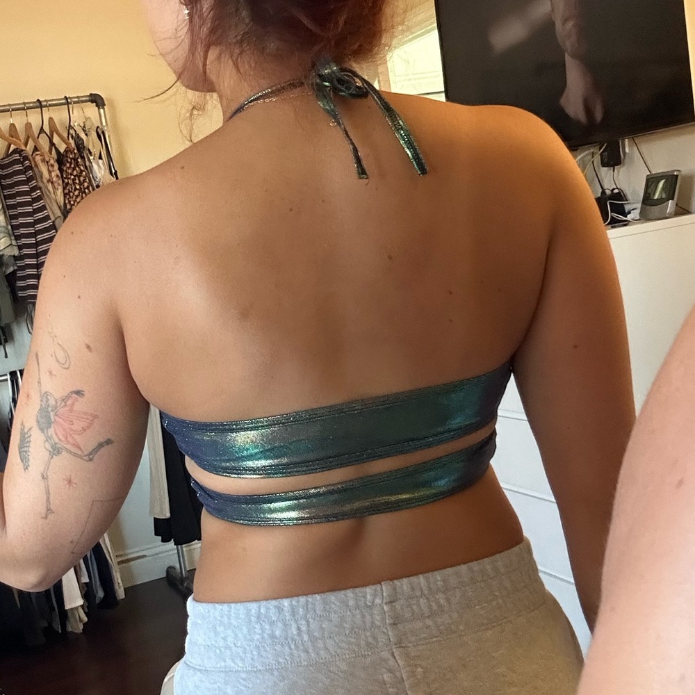 iHeartRaves Iridescent Crop Top - Picture 2 of 5